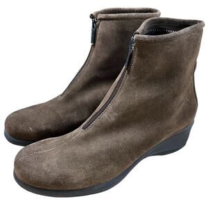 La Canadienne NWOB Shaine Waterproof Front Zip Wedge Bootie Size 9M Brown